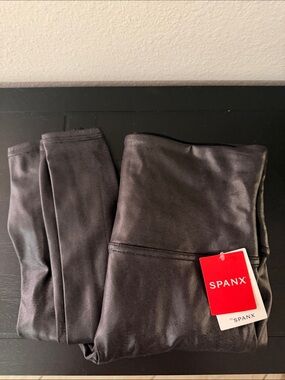 SPANX Black Shiny Leggings - Sleek High-Waist Stretch - Faux Leather look